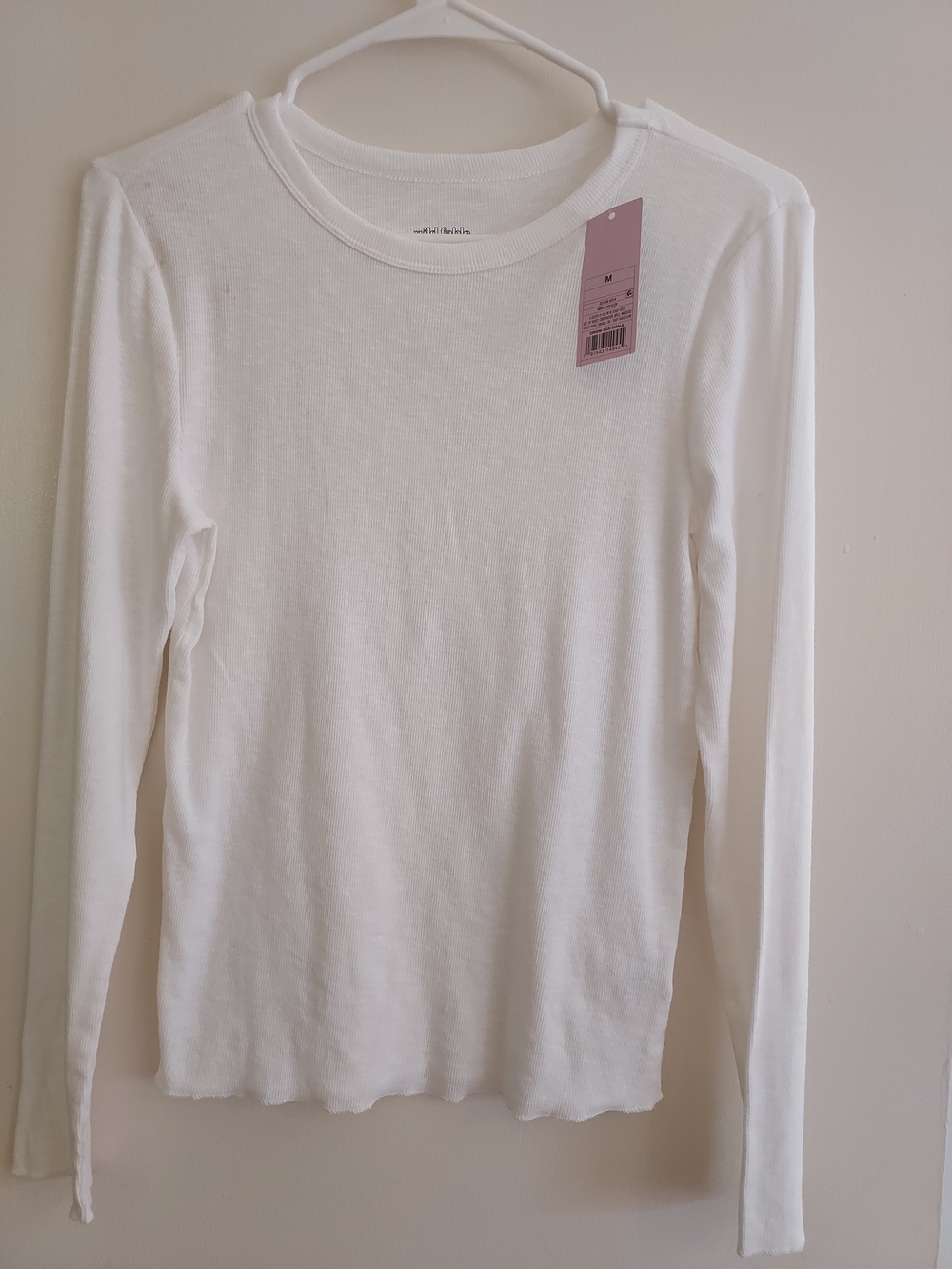 wild fable White Long-Sleeve Crew Tee. Size Medium. NWTs